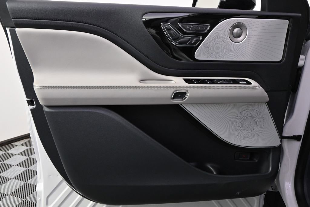 New 2026 Lincoln Aviator Reserve image 23