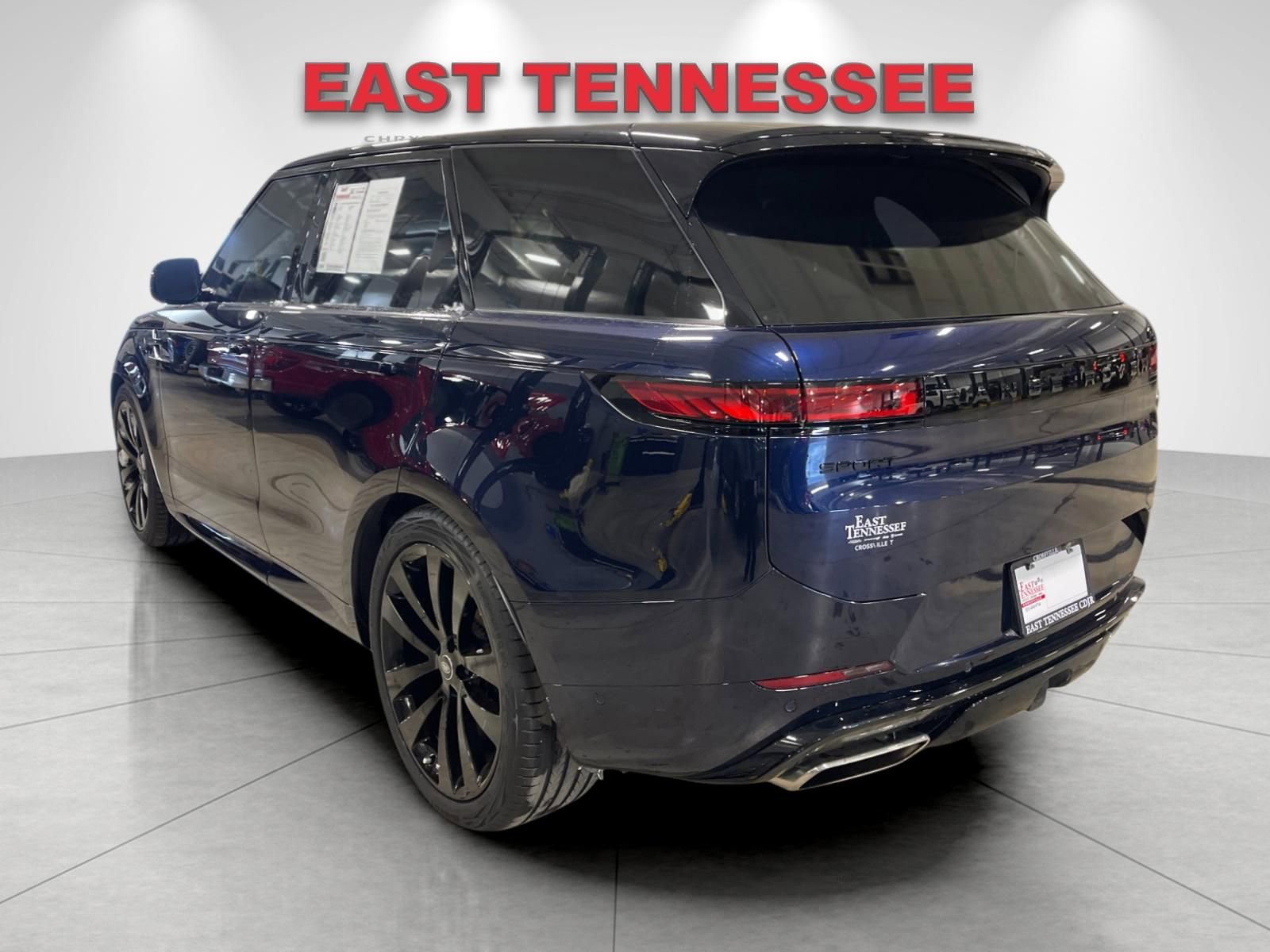 Used 2023 Land Rover Range Rover Sport SE Dynamic image 5