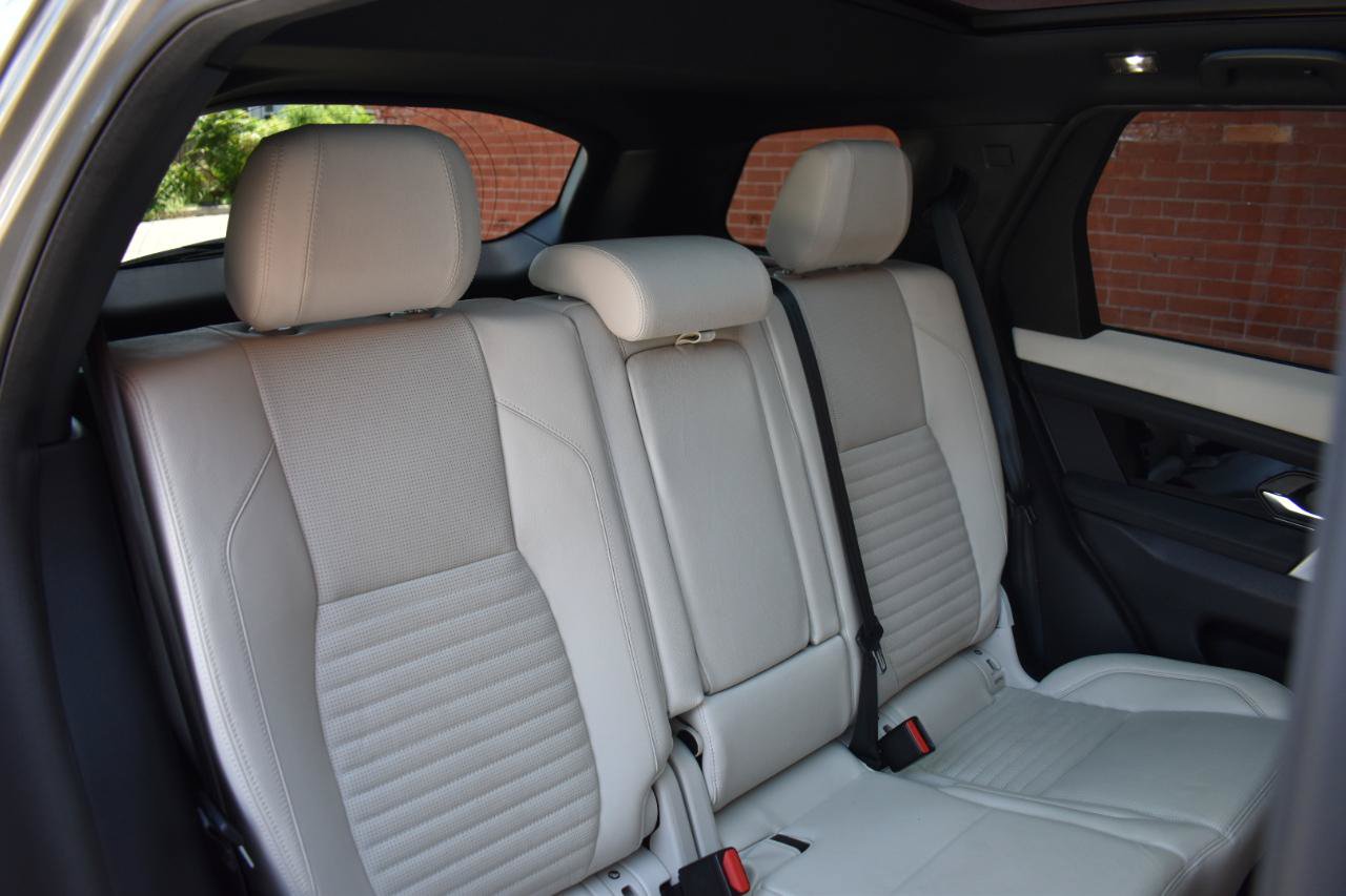 Used 2020 Land Rover Discovery Sport SE AWD/4WD image 17