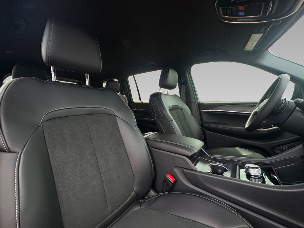 New 2026 Jeep Grand Cherokee L 2WD image 8