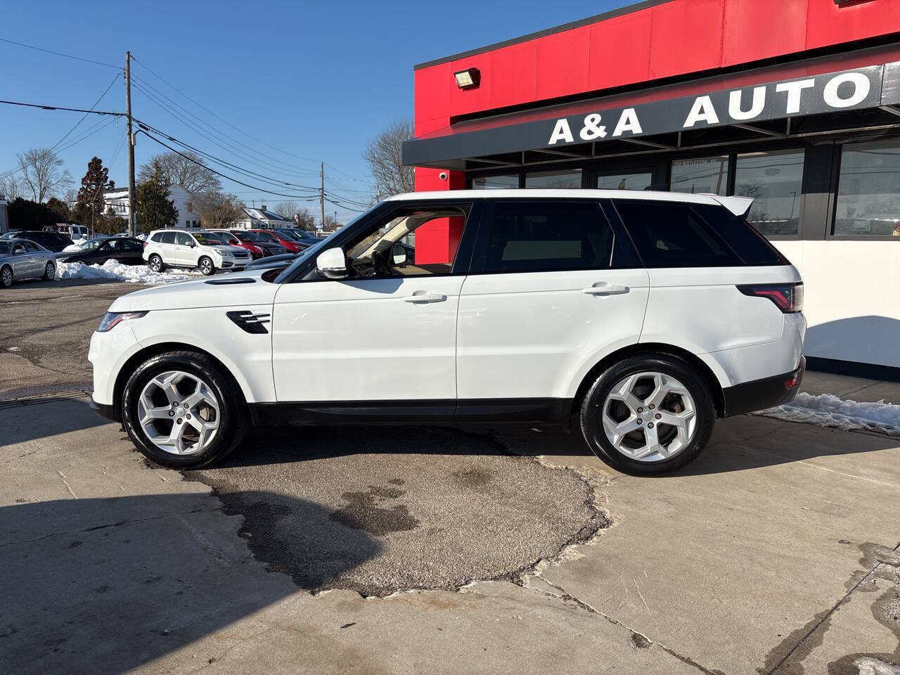 Used 2018 Land Rover Range Rover Sport SE AWD/4WD image 2