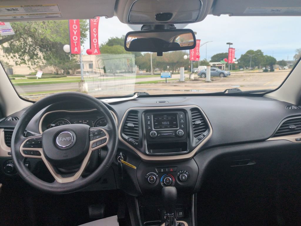 Used 2017 Jeep Cherokee Sport FWD image 29