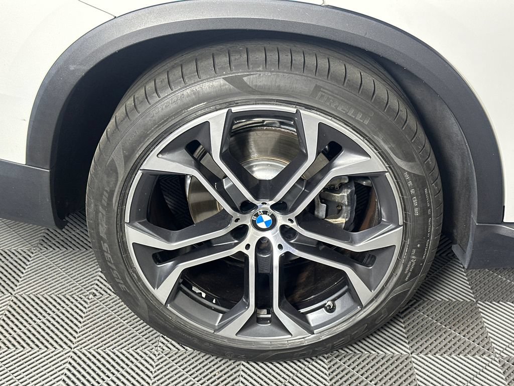 Used 2021 BMW X5 xDrive40i w/ Executive Package AWD/4WD image 17