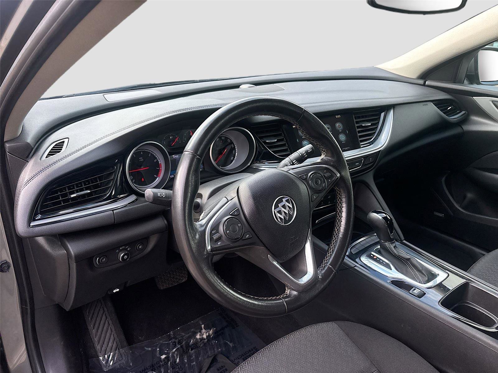 Used 2018 Buick Regal Preferred w/ Sights and Sounds Package AWD/4WD image 9