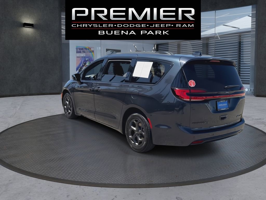 Used 2021 Chrysler Pacifica Limited w/ Uconnect Theater Family Group FWD image 6