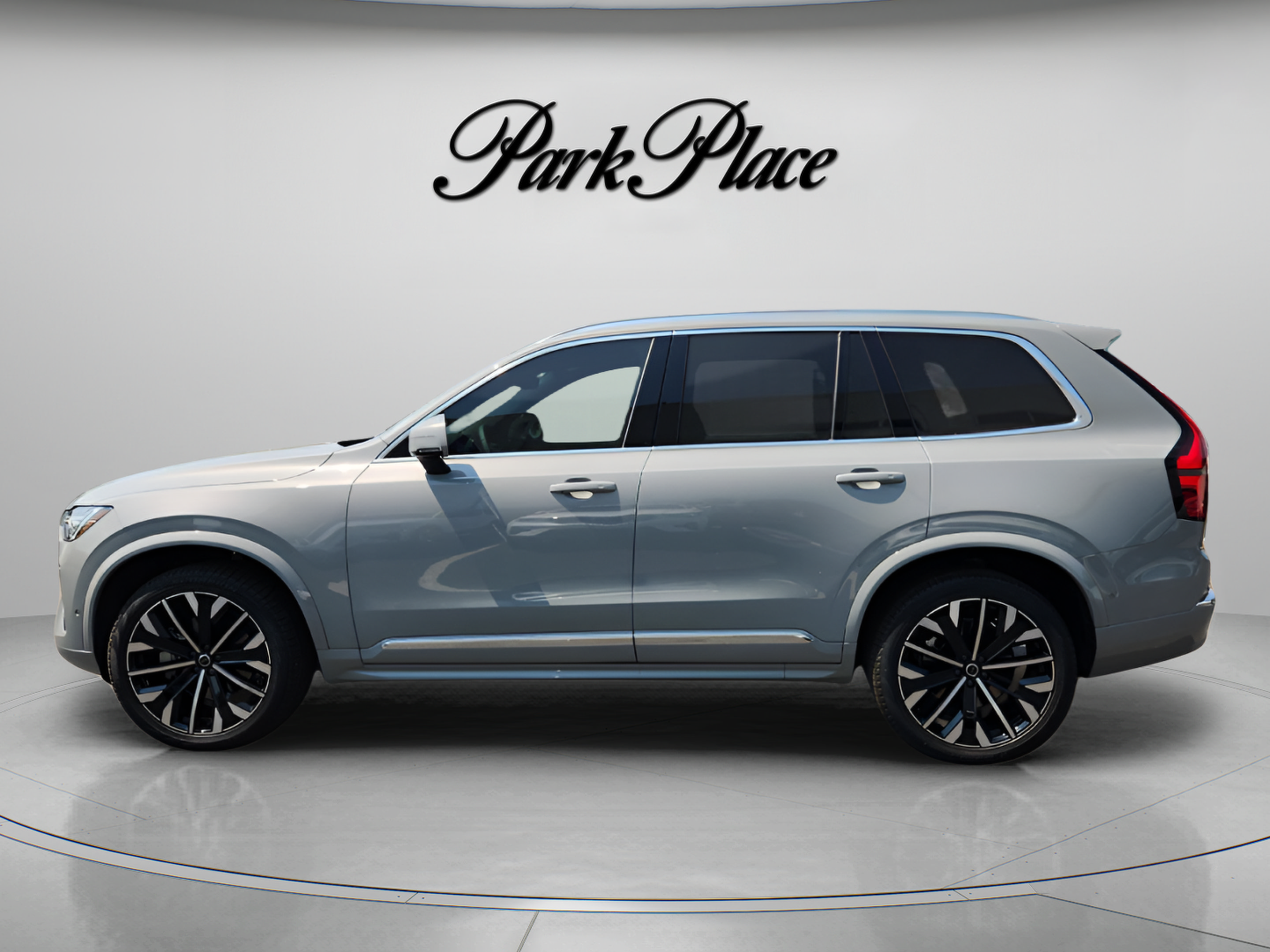Used 2026 Volvo XC90 B6 Plus w/ Protection Package Premier AWD/4WD image 2
