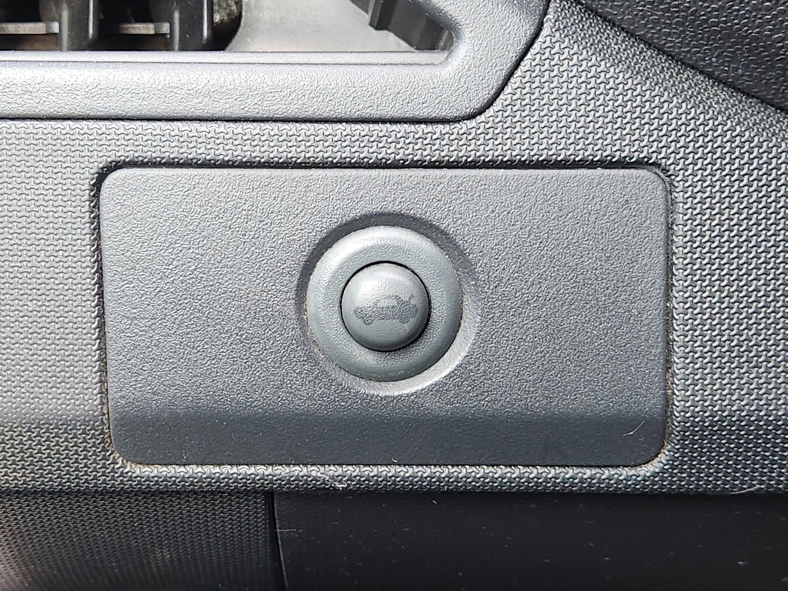 Used 2009 Chrysler Sebring Touring image 25