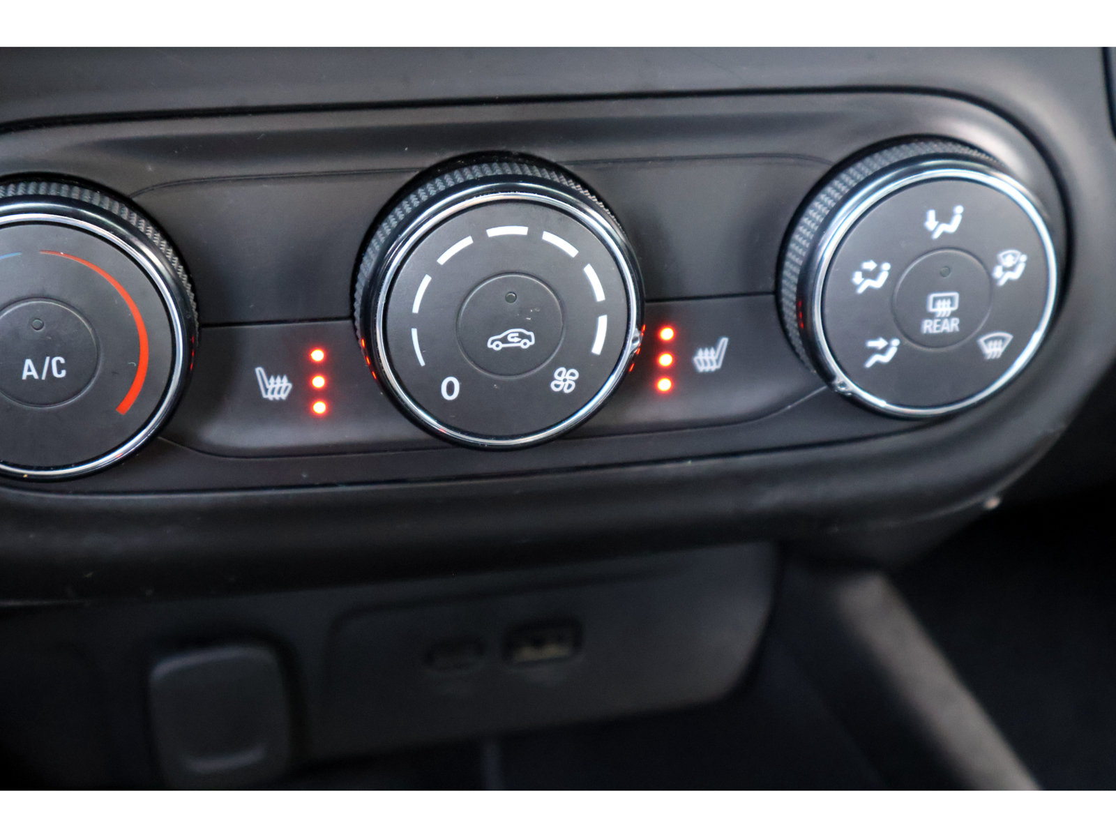 Used 2024 Chevrolet Trax RS FWD image 5