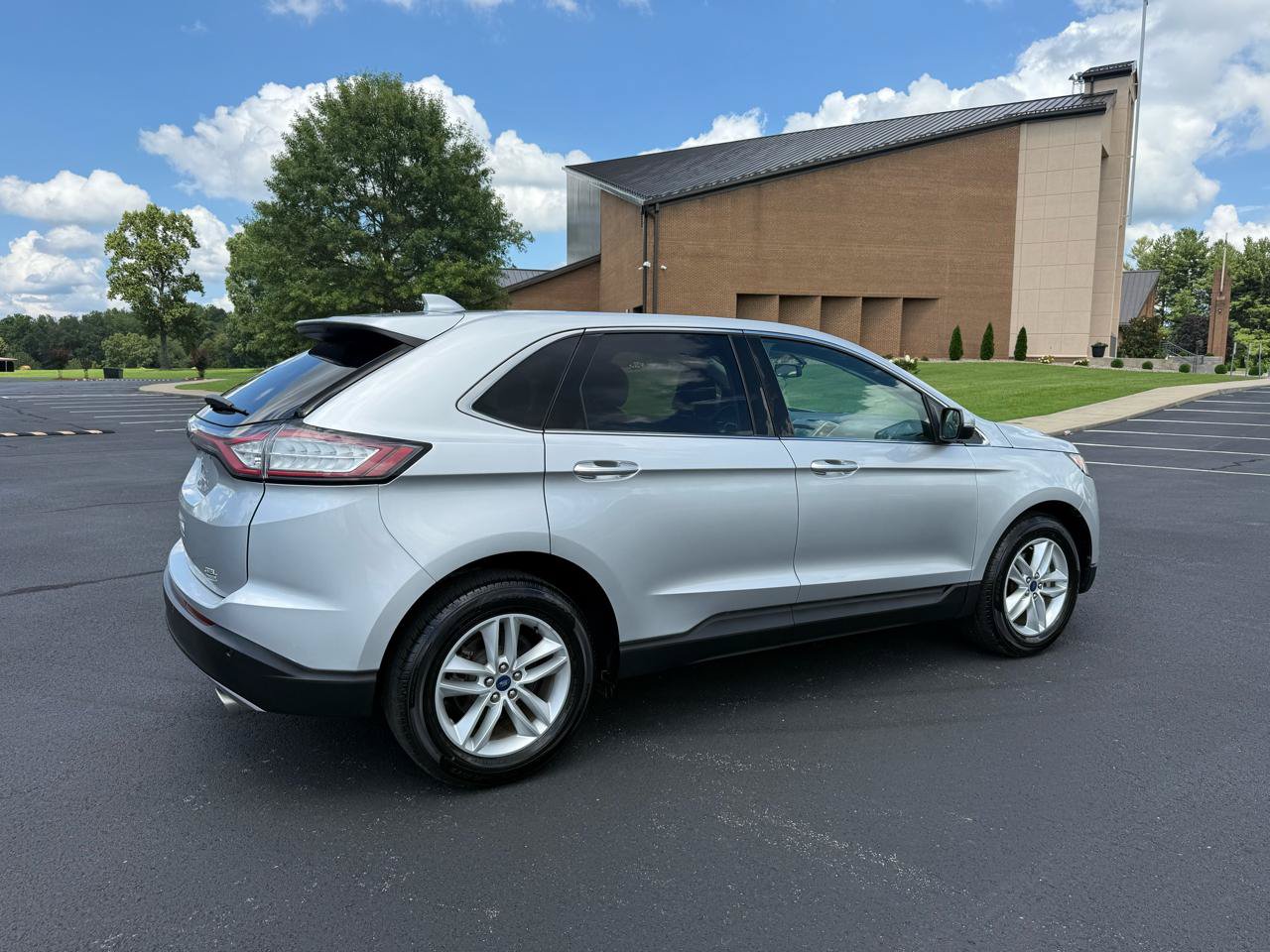 Used 2018 Ford Edge SEL w/ Equipment Group 201A FWD image 3