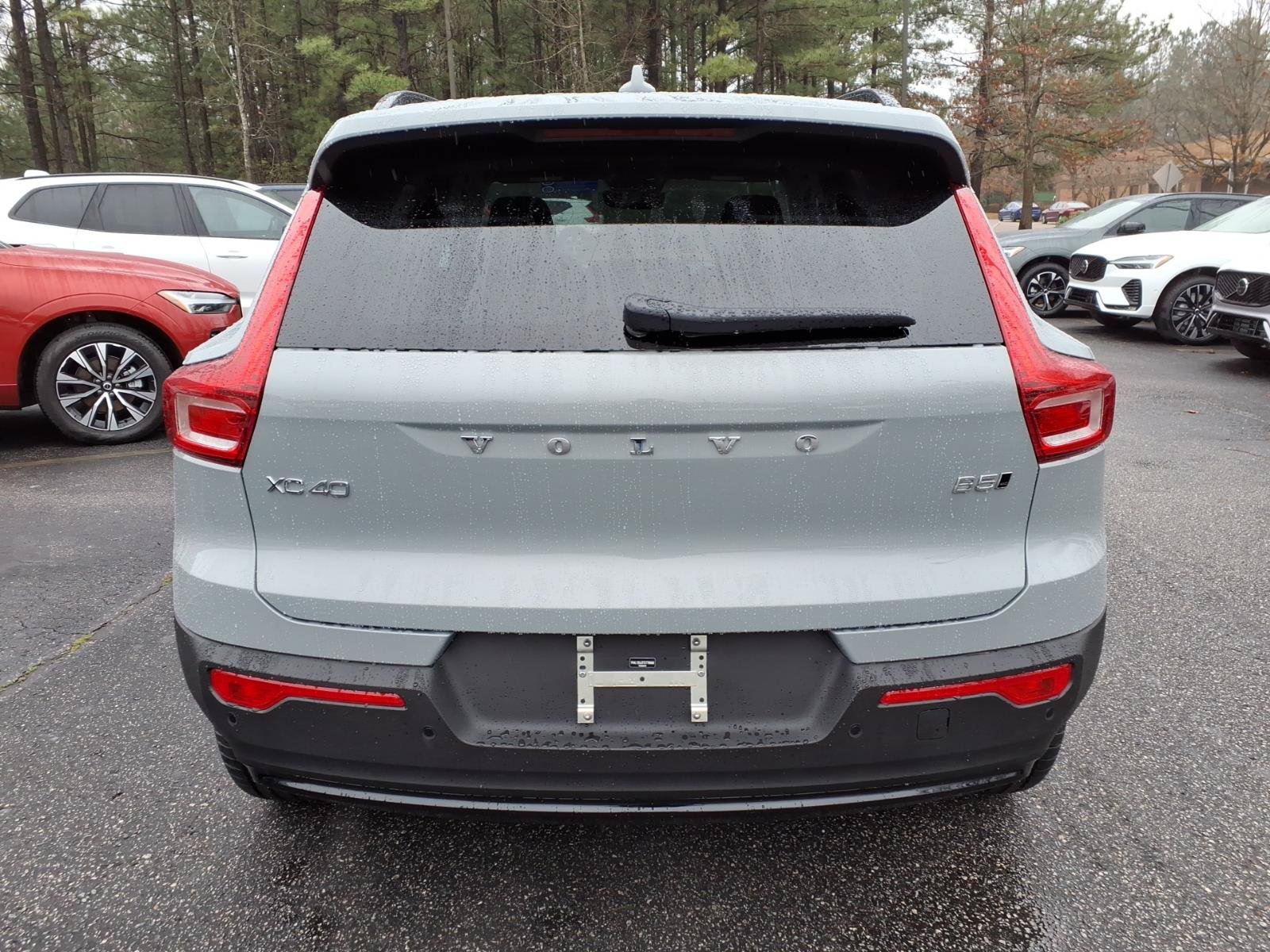 New 2026 Volvo XC40 B5 Core w/ Climate Package AWD/4WD image 4
