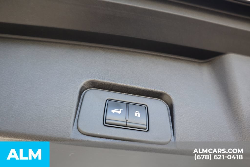 Used 2025 Nissan Rogue SV AWD/4WD image 21