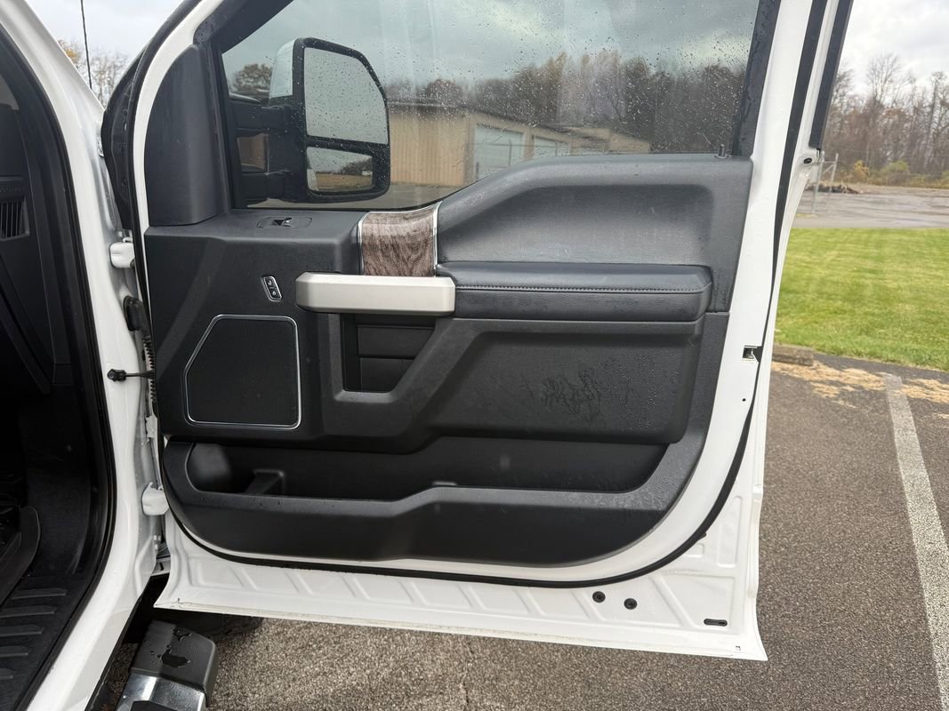 Used 2019 Ford F250 Lariat w/ Chrome Package image 20