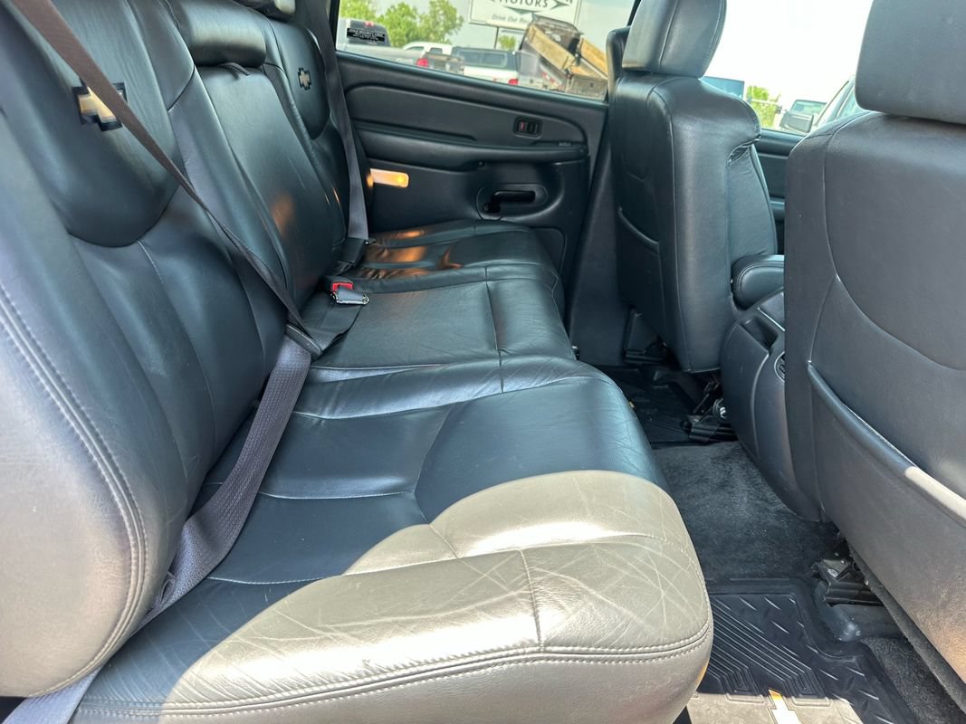 Used 2002 Chevrolet Avalanche 2500 w/ Convenience Pkg AWD/4WD image 23