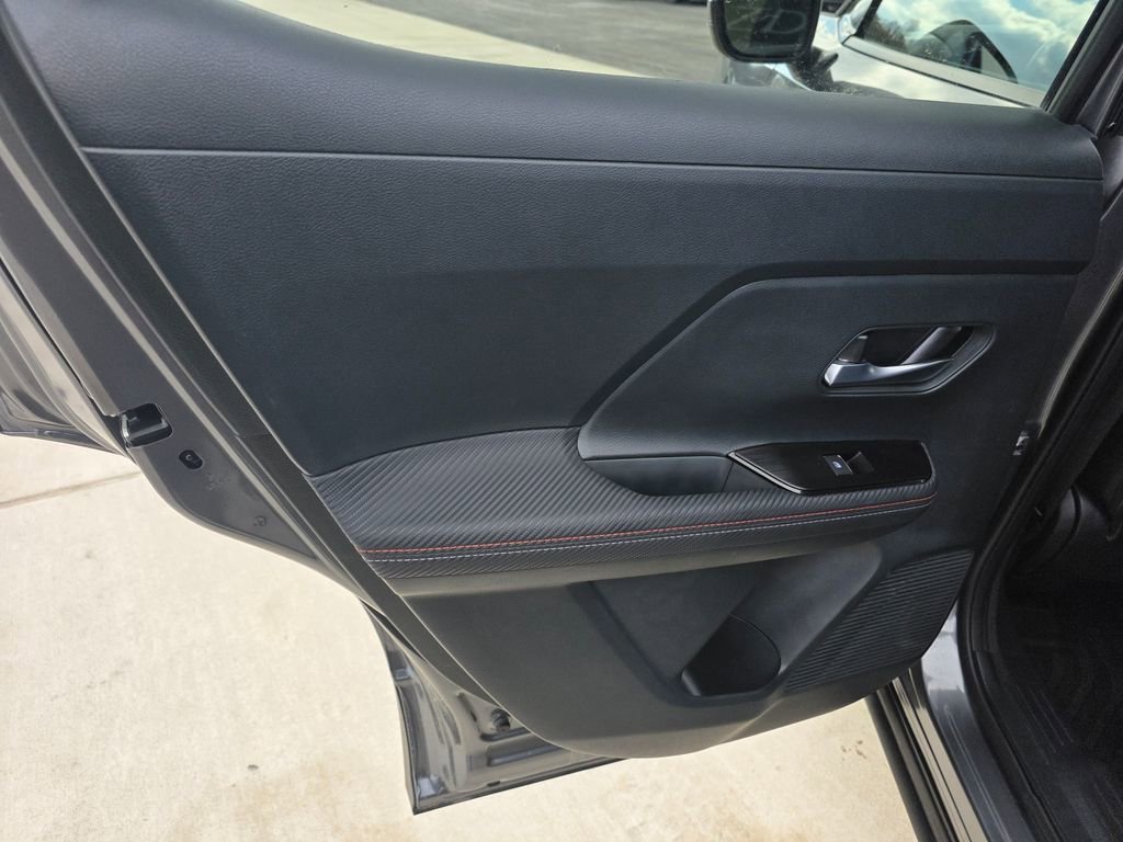 Used 2025 Nissan Kicks SR image 9