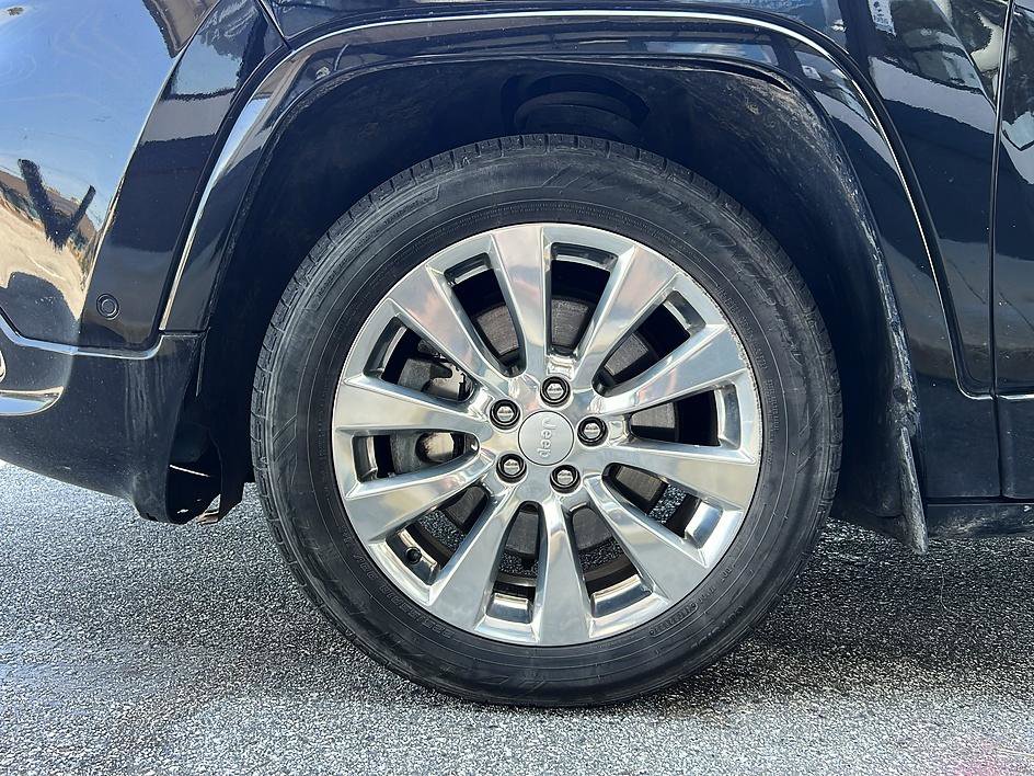 Used 2018 Jeep Cherokee Overland w/ Technology Group FWD image 23