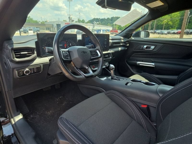 Used 2025 Ford Mustang GT RWD image 11