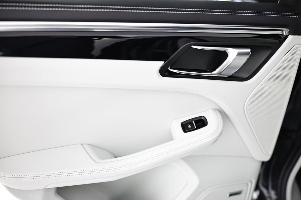 New 2026 Porsche Macan image 26