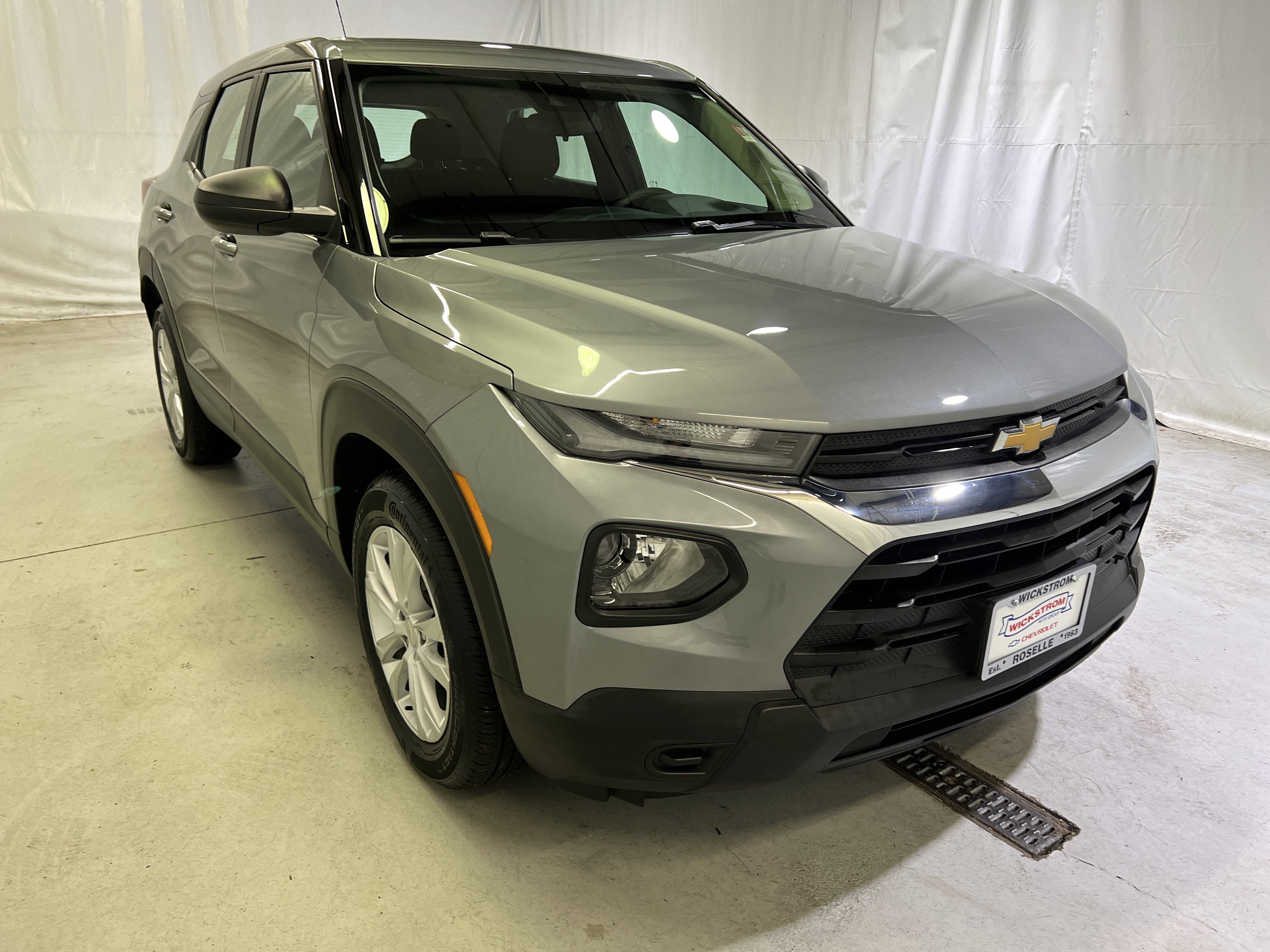 Used 2023 Chevrolet TrailBlazer LS FWD image 2