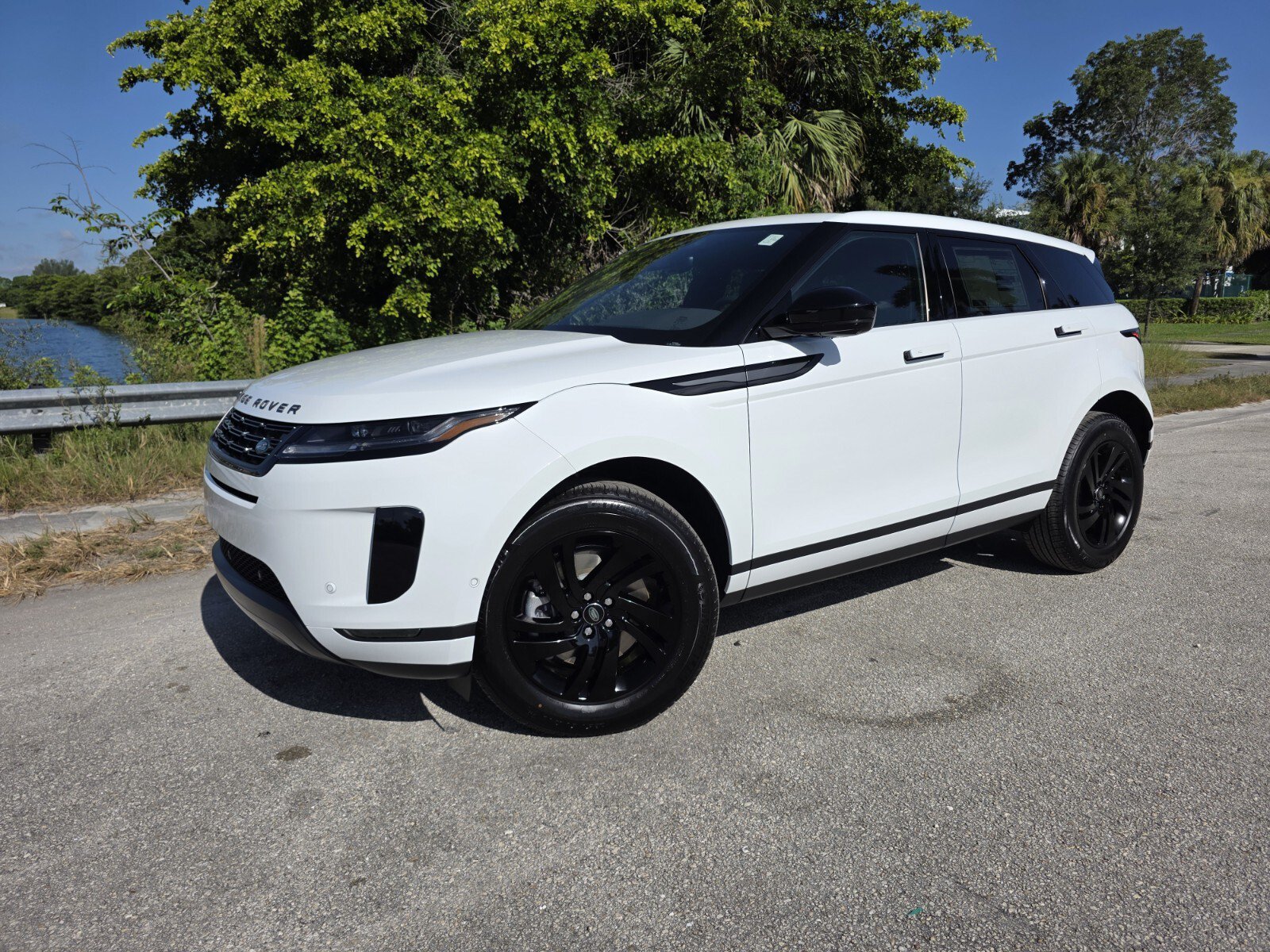 New 2026 Land Rover Range Rover Evoque S AWD/4WD image 1