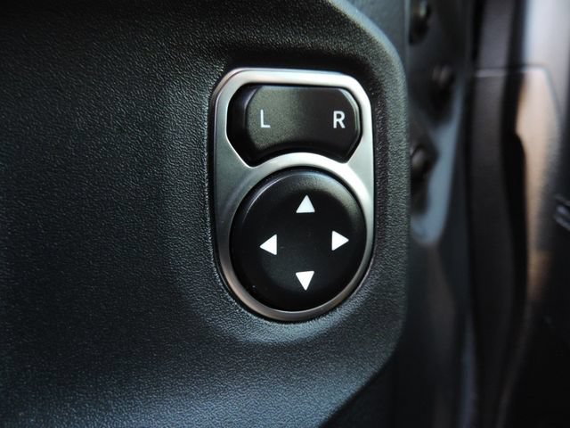 Used 2025 Jeep Gladiator Rubicon w/ Convenience Group AWD/4WD image 31