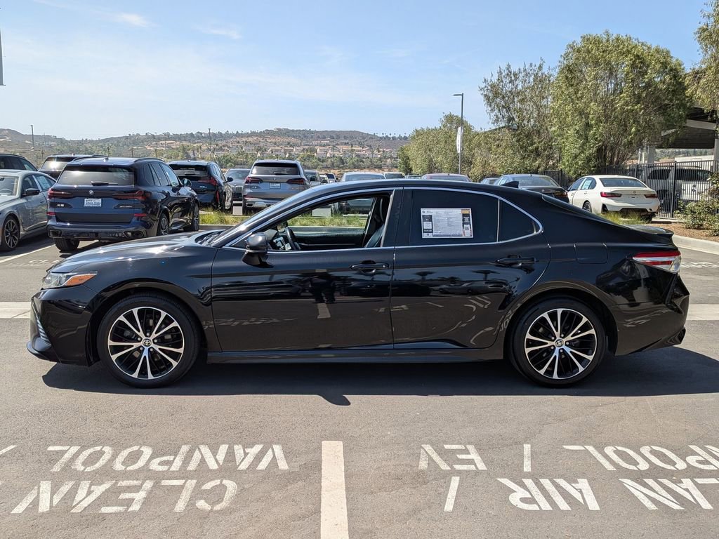 Used 2020 Toyota Camry SE FWD image 5