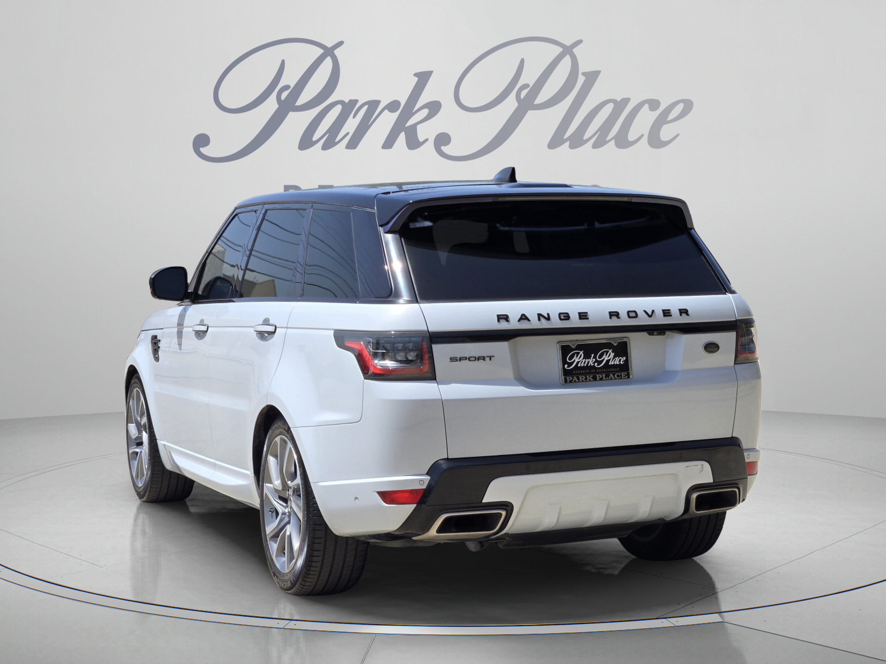 Used 2018 Land Rover Range Rover Sport HSE Dynamic AWD/4WD image 3
