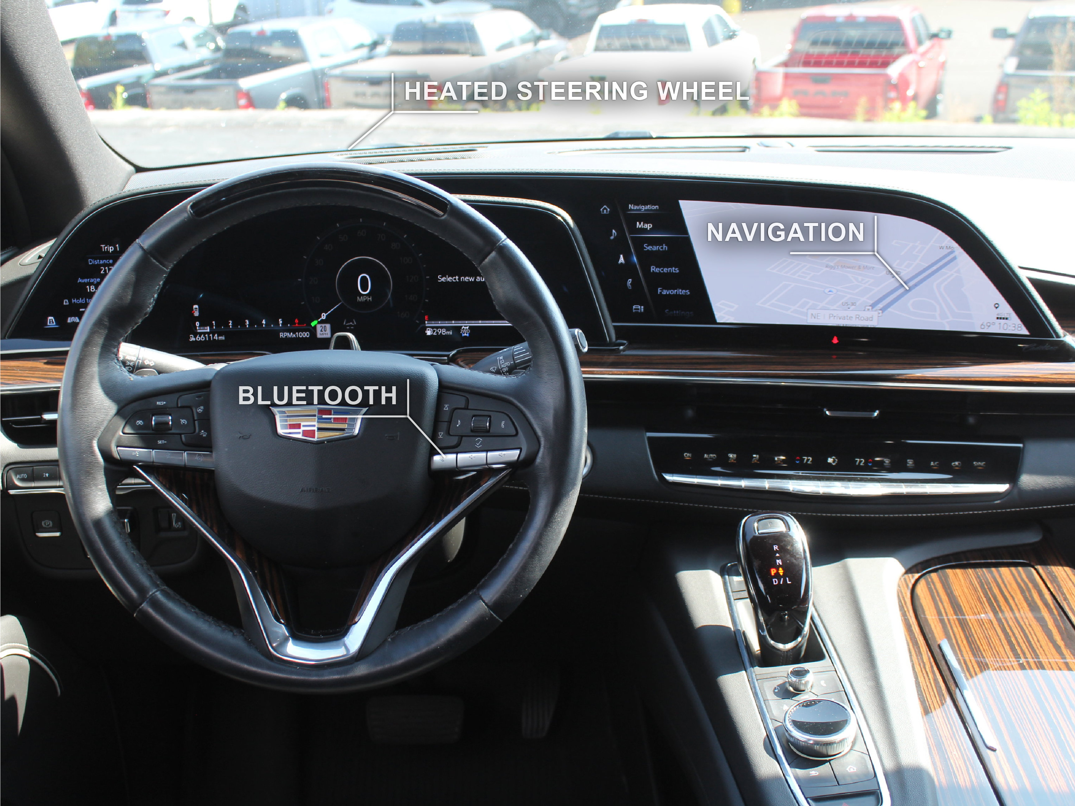 Used 2023 Cadillac Escalade Premium Luxury w/ Performance Package AWD/4WD image 4