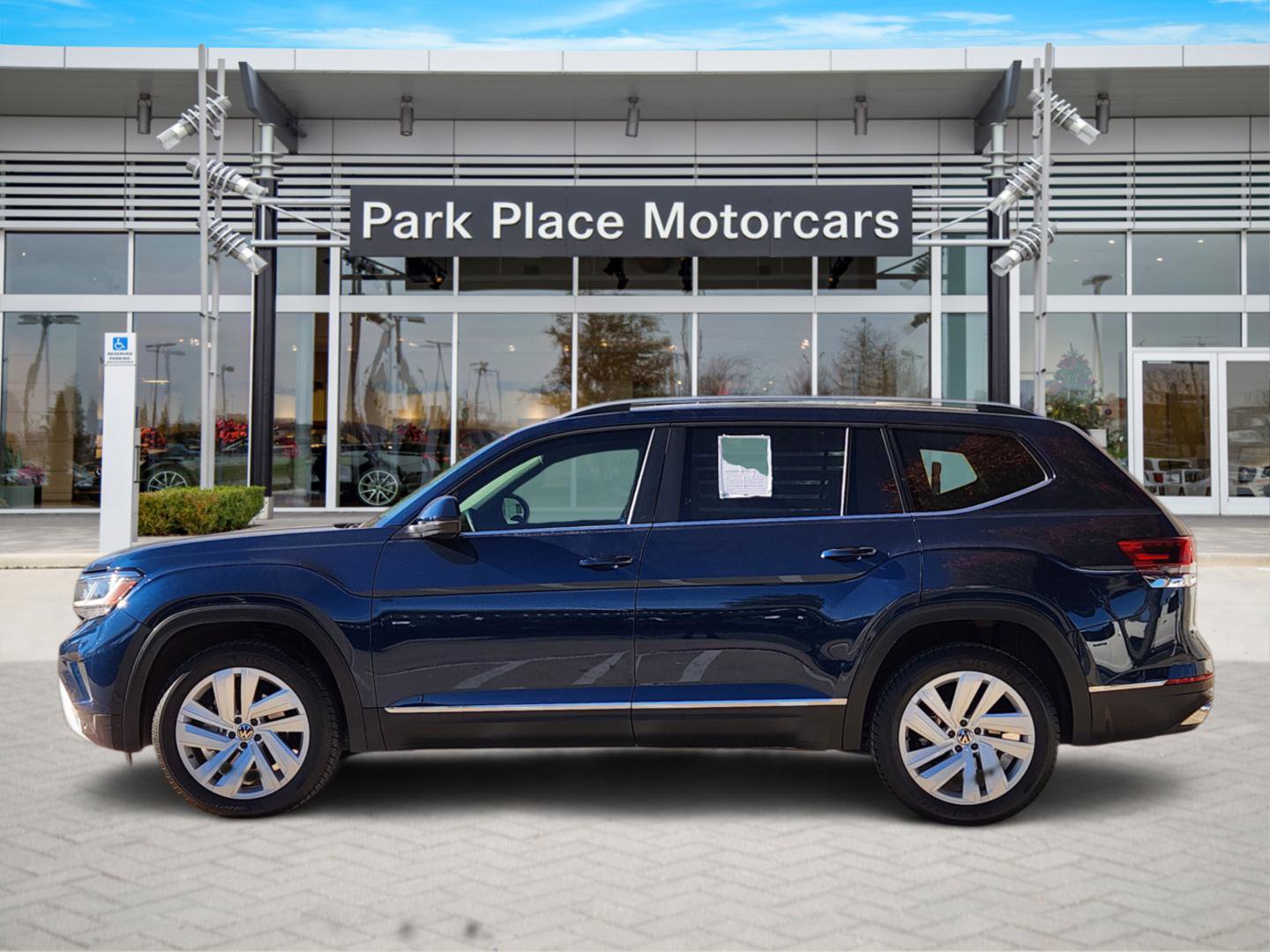 Used 2021 Volkswagen Atlas SEL image 3