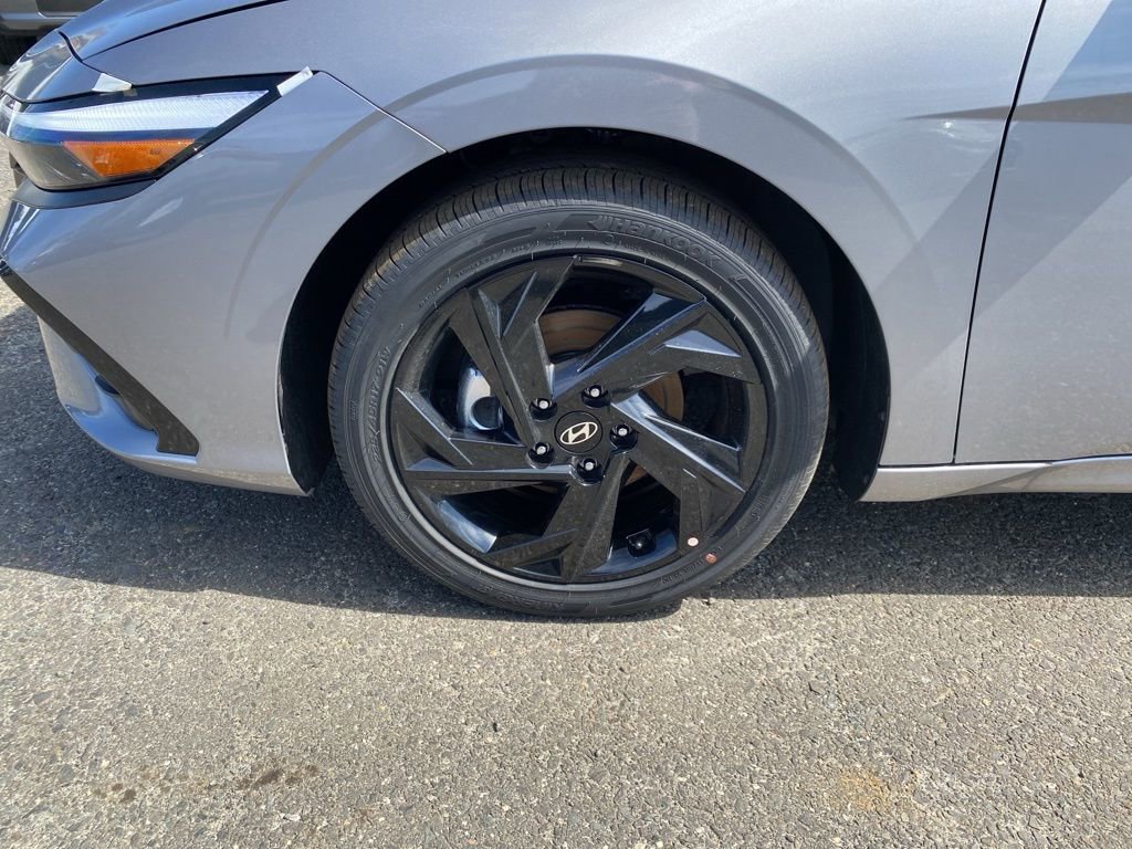 New 2026 Hyundai Elantra SEL Sport Premium FWD image 9