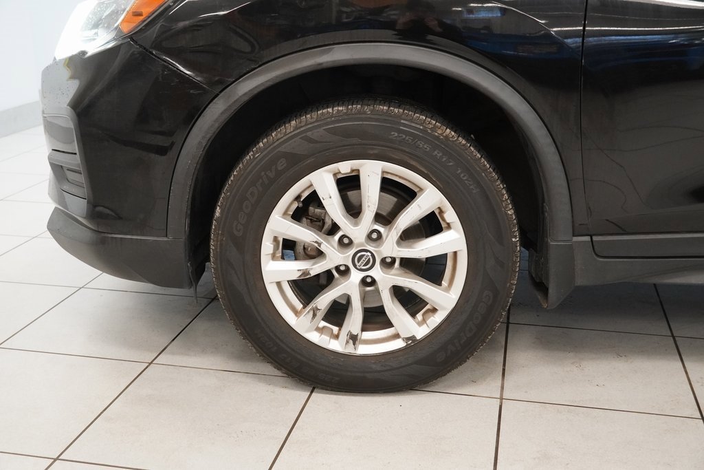 Used 2020 Nissan Rogue SV image 19