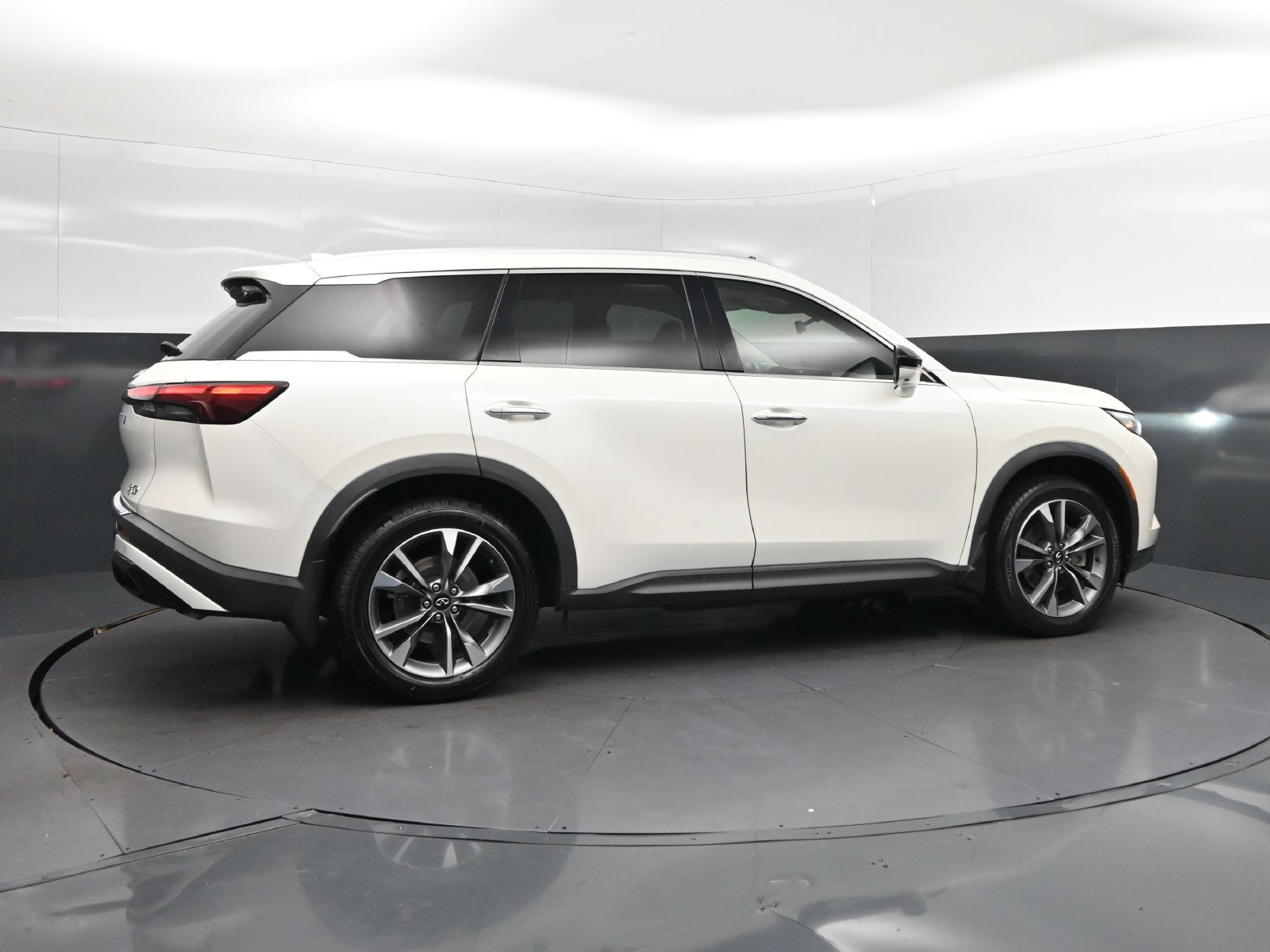 Certified 2023 INFINITI QX60 Luxe w/ Vision Package AWD/4WD image 8