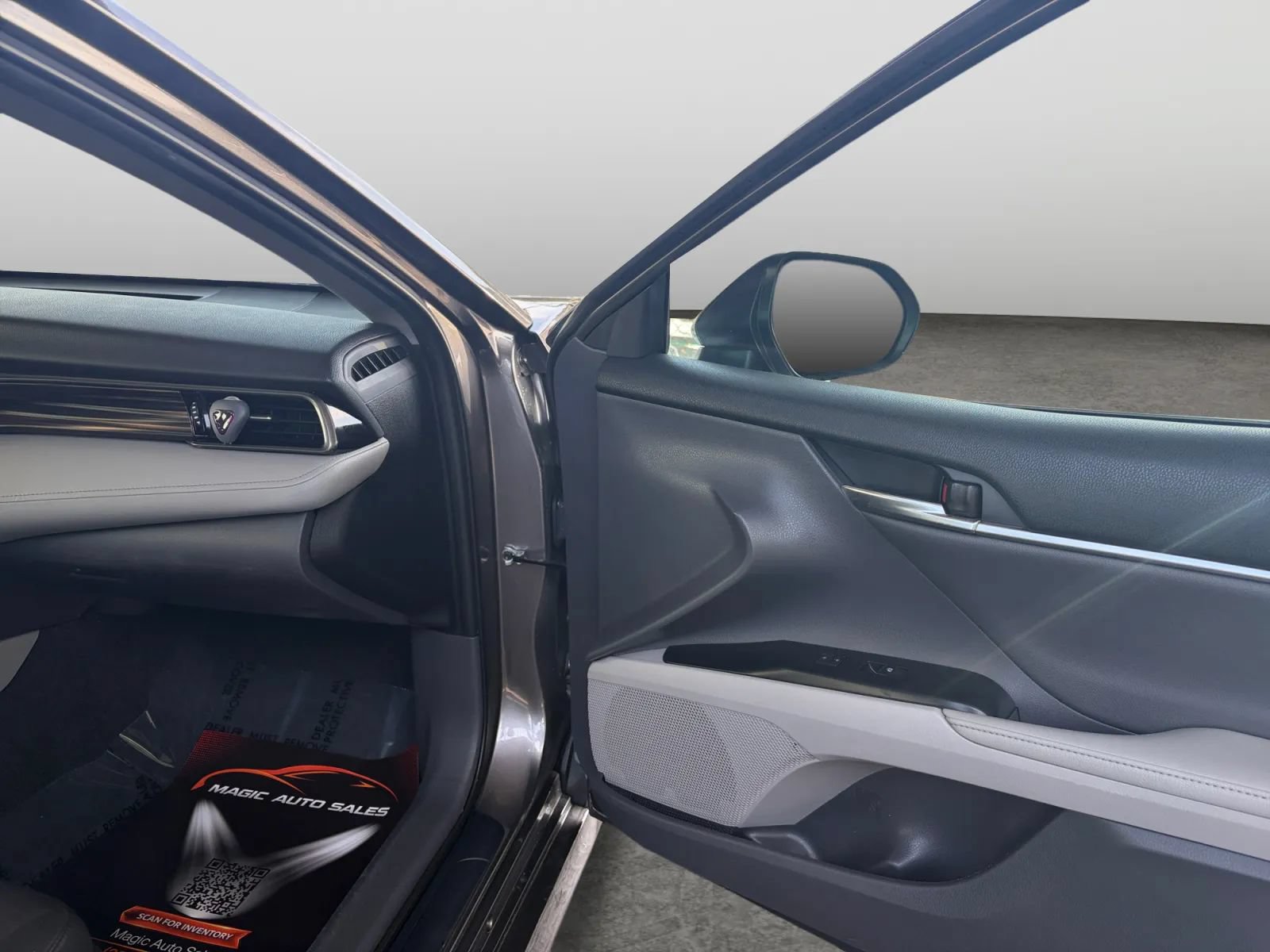 Used 2020 Toyota Camry XLE AWD/4WD image 19