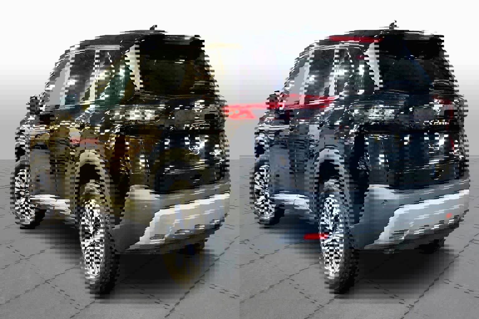 Used 2023 Nissan Rogue SV image 12