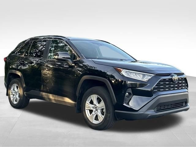 Used 2021 Toyota RAV4 XLE w/ XLE Grade Weather Package AWD/4WD image 7