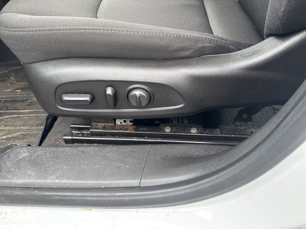 Used 2018 Chevrolet Malibu LT w/ Driver Confidence Package image 14