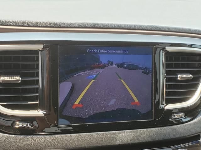 Used 2017 Chrysler Pacifica Touring FWD image 24