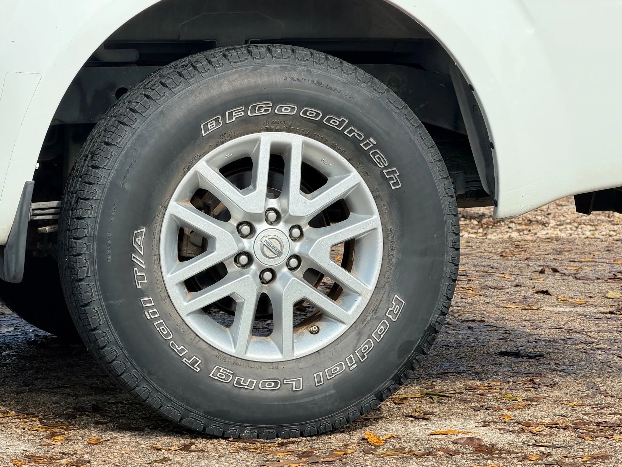 Used 2015 Nissan Frontier SV w/ SV Value Truck Package RWD image 2
