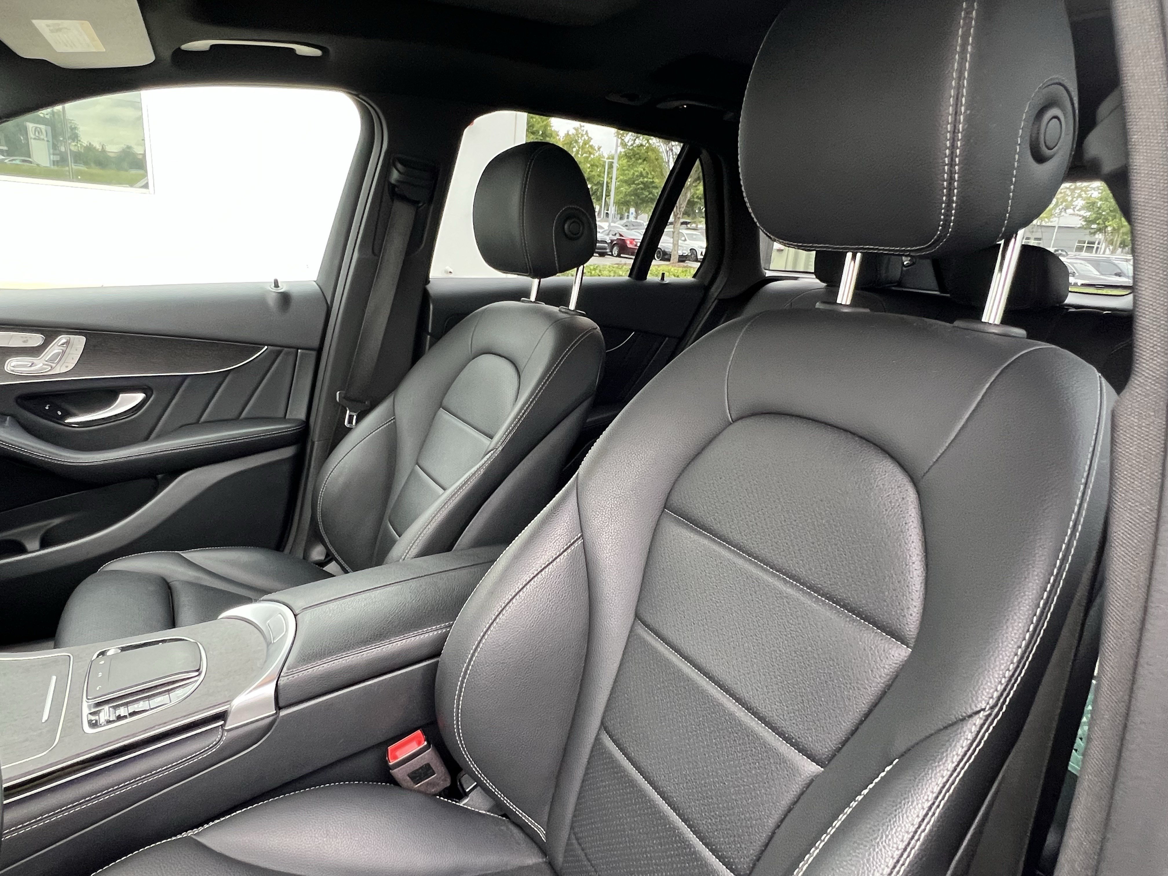 Used 2020 Mercedes-Benz GLC 300 4MATIC w/ AMG Line image 16