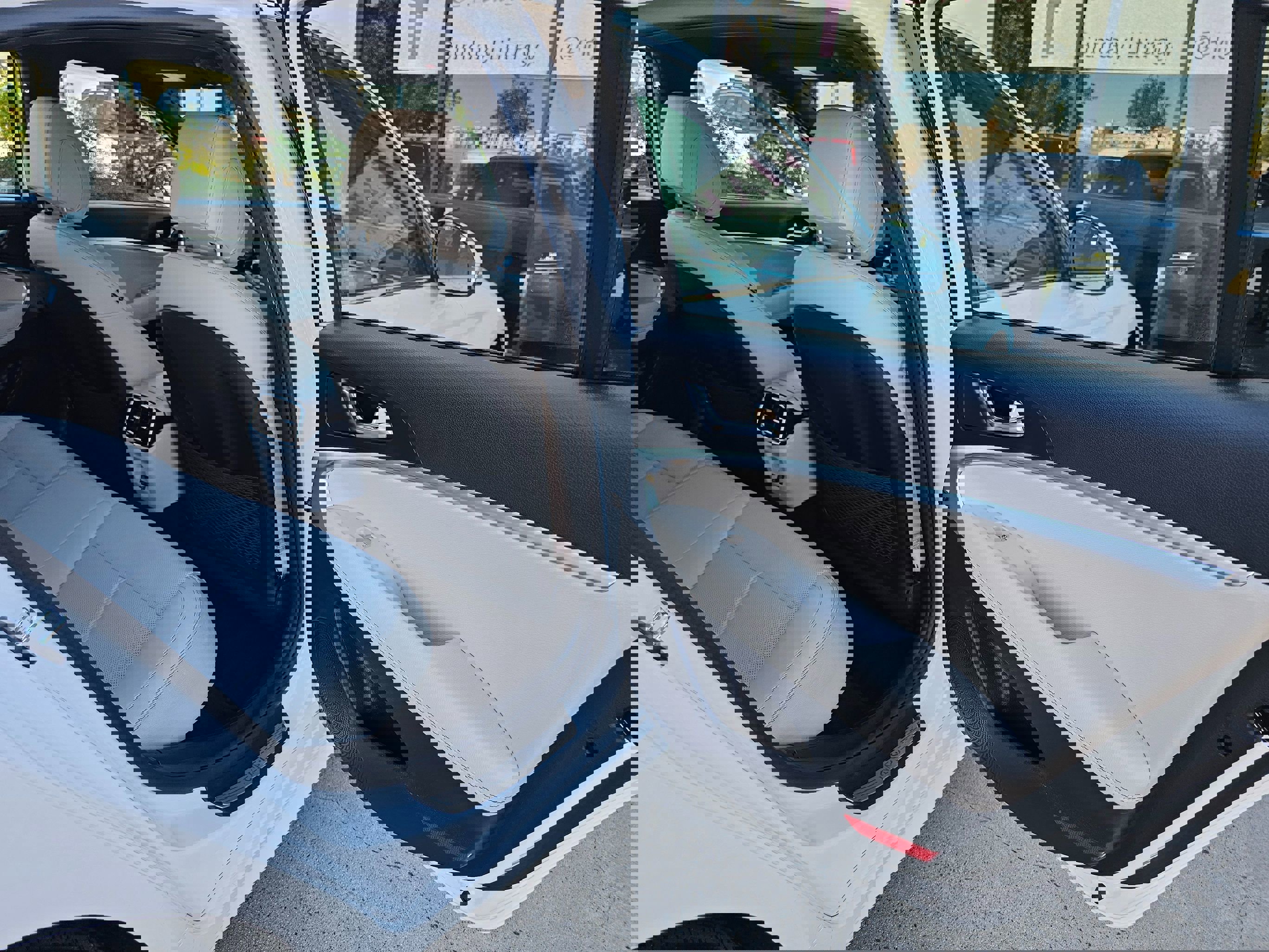 Used 2025 Genesis G70 2.5T image 26