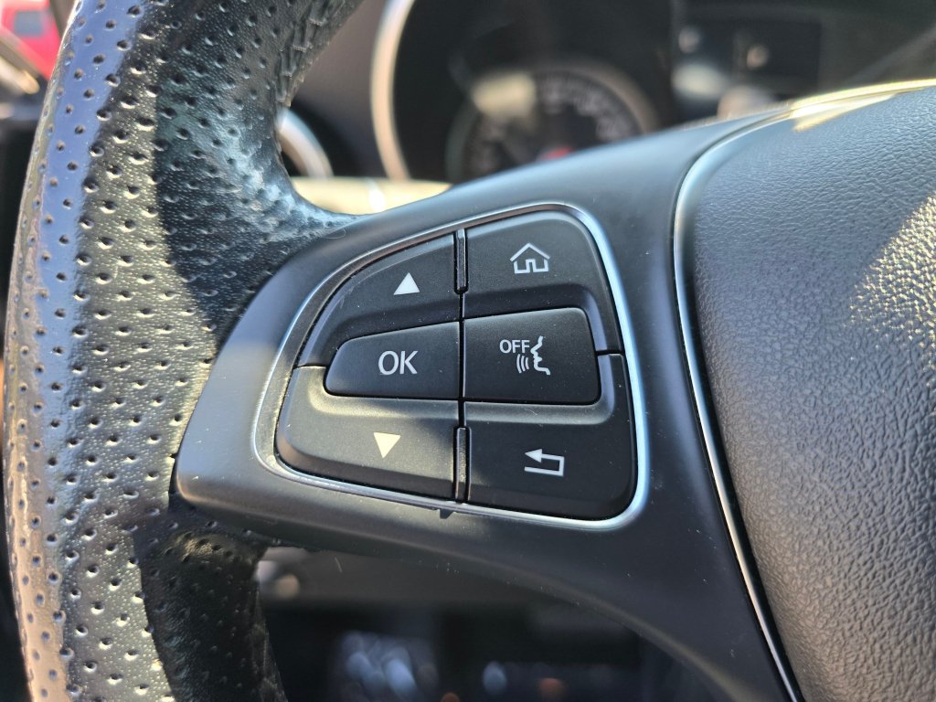 Used 2019 Mercedes-Benz GLC 300 4MATIC image 5