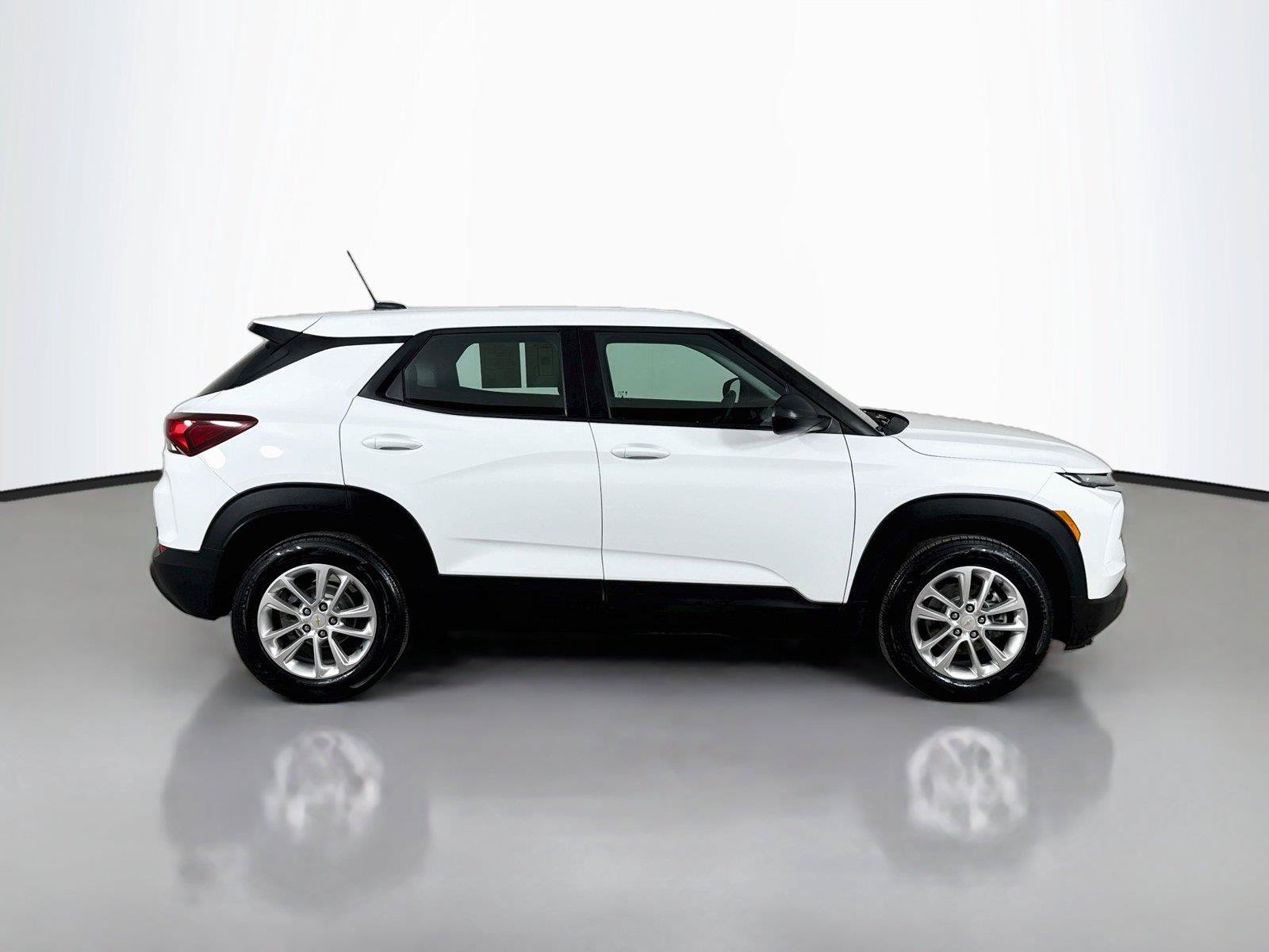 Used 2024 Chevrolet TrailBlazer LS FWD image 13