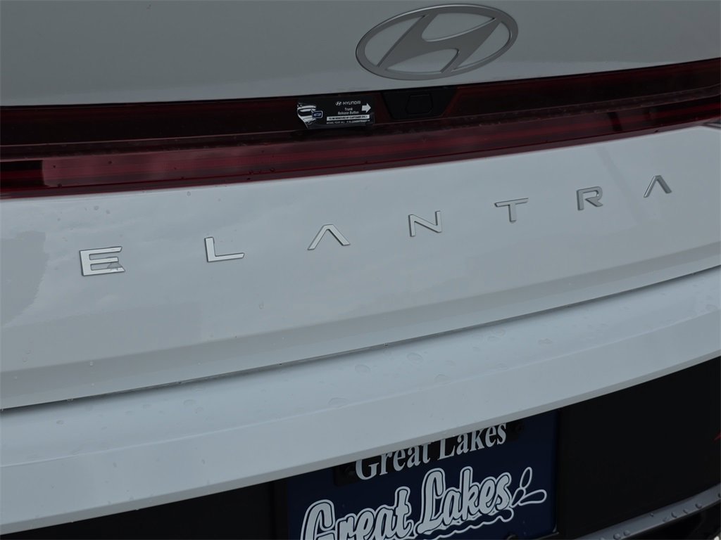 New 2025 Hyundai Elantra SEL image 13