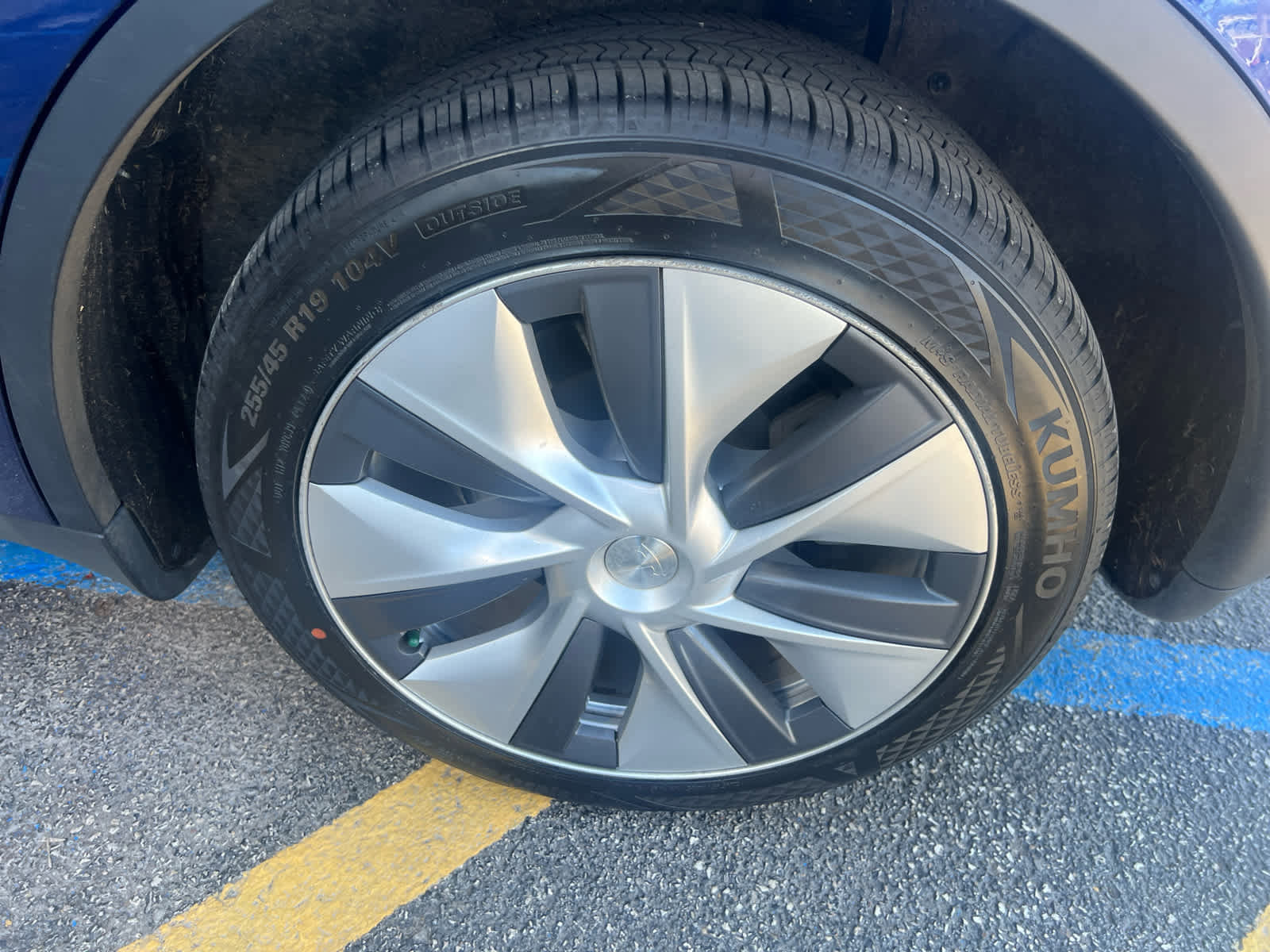 Used 2023 Tesla Model Y AWD image 17