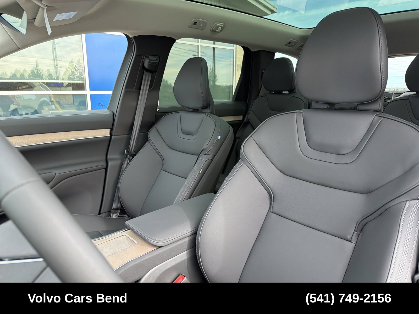 New 2025 Volvo EX90 Plus w/ Protection Package Premier AWD/4WD image 19