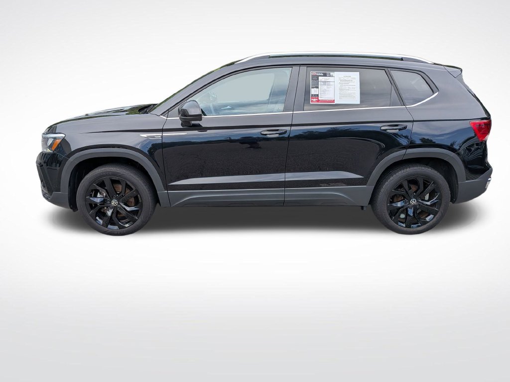 Used 2024 Volkswagen Taos SE w/ Black Wheel Package FWD image 6