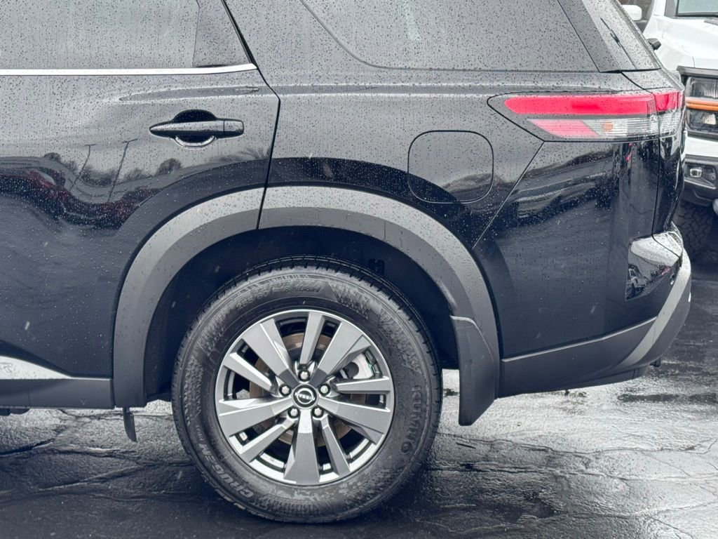 Used 2025 Nissan Pathfinder S image 36