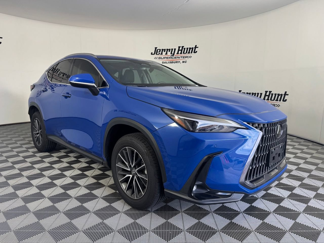 Used 2025 Lexus NX 250 FWD w/ Accessory Package (Z2) image 6