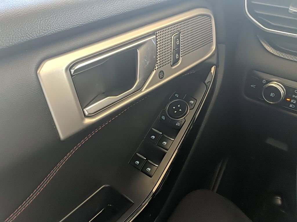 Used 2023 Ford Explorer ST-Line w/ Class IV Trailer Tow Package image 29