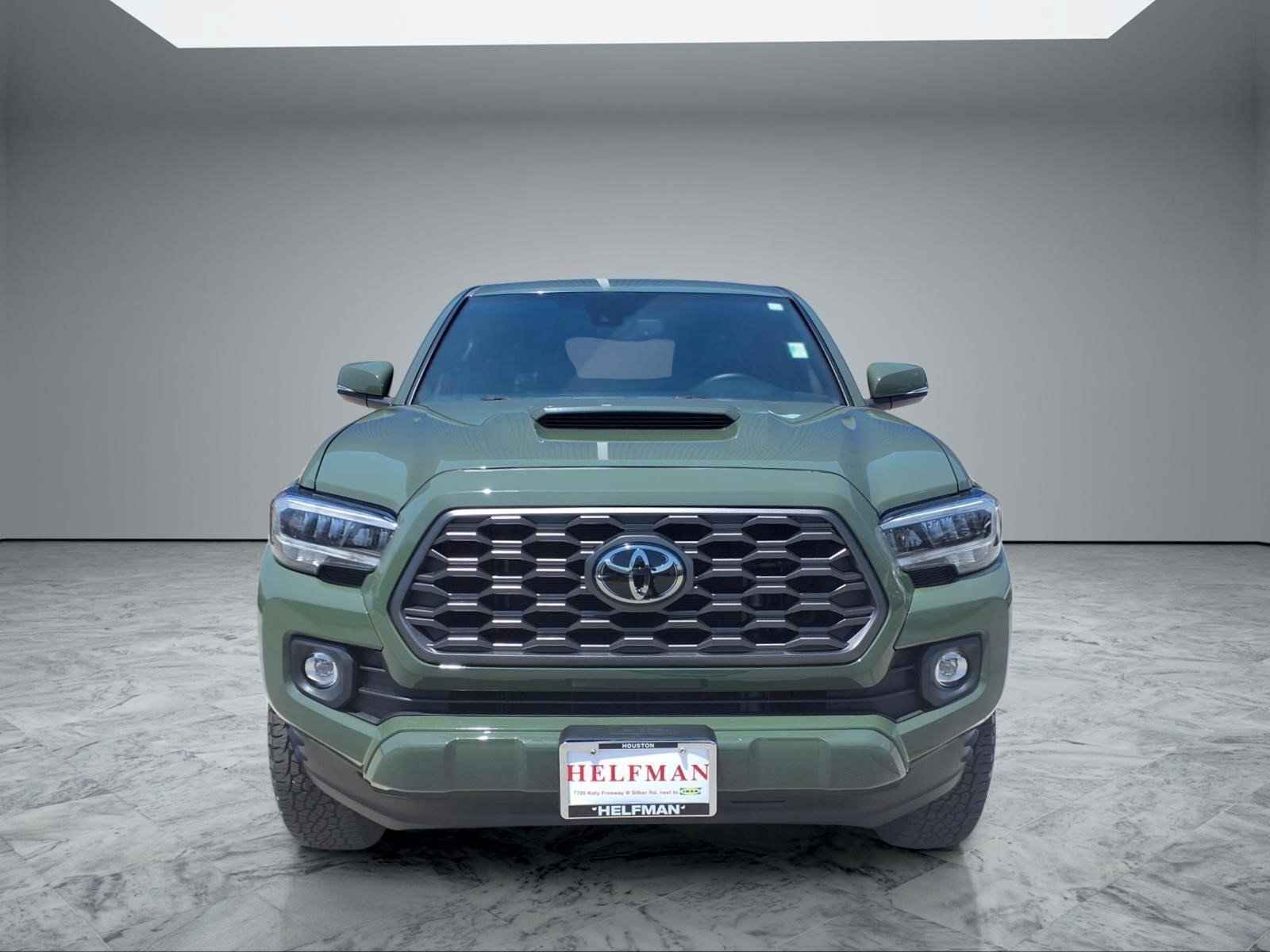 Used 2022 Toyota Tacoma TRD Sport w/ Technology Package RWD image 2