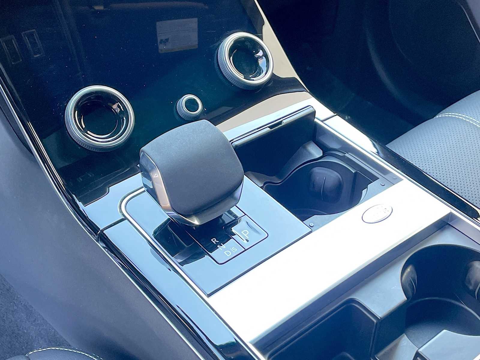 Certified 2022 Land Rover Range Rover Velar R-Dynamic S image 10